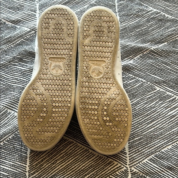 Adidas White and Red Sneakers with Minimalist Design sizes 8 good conditions - Picture 7 of 10